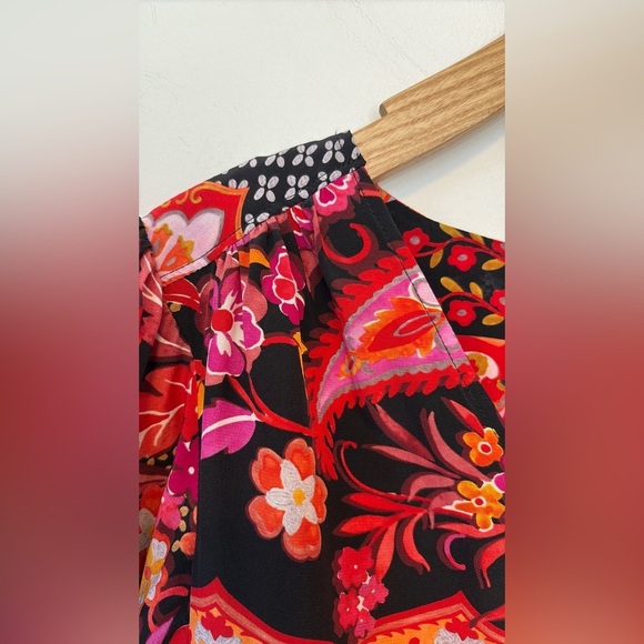 Trina Turk Womens 100% Silk Kirkwood Printed Top, sz medium - Picture 7 of 9